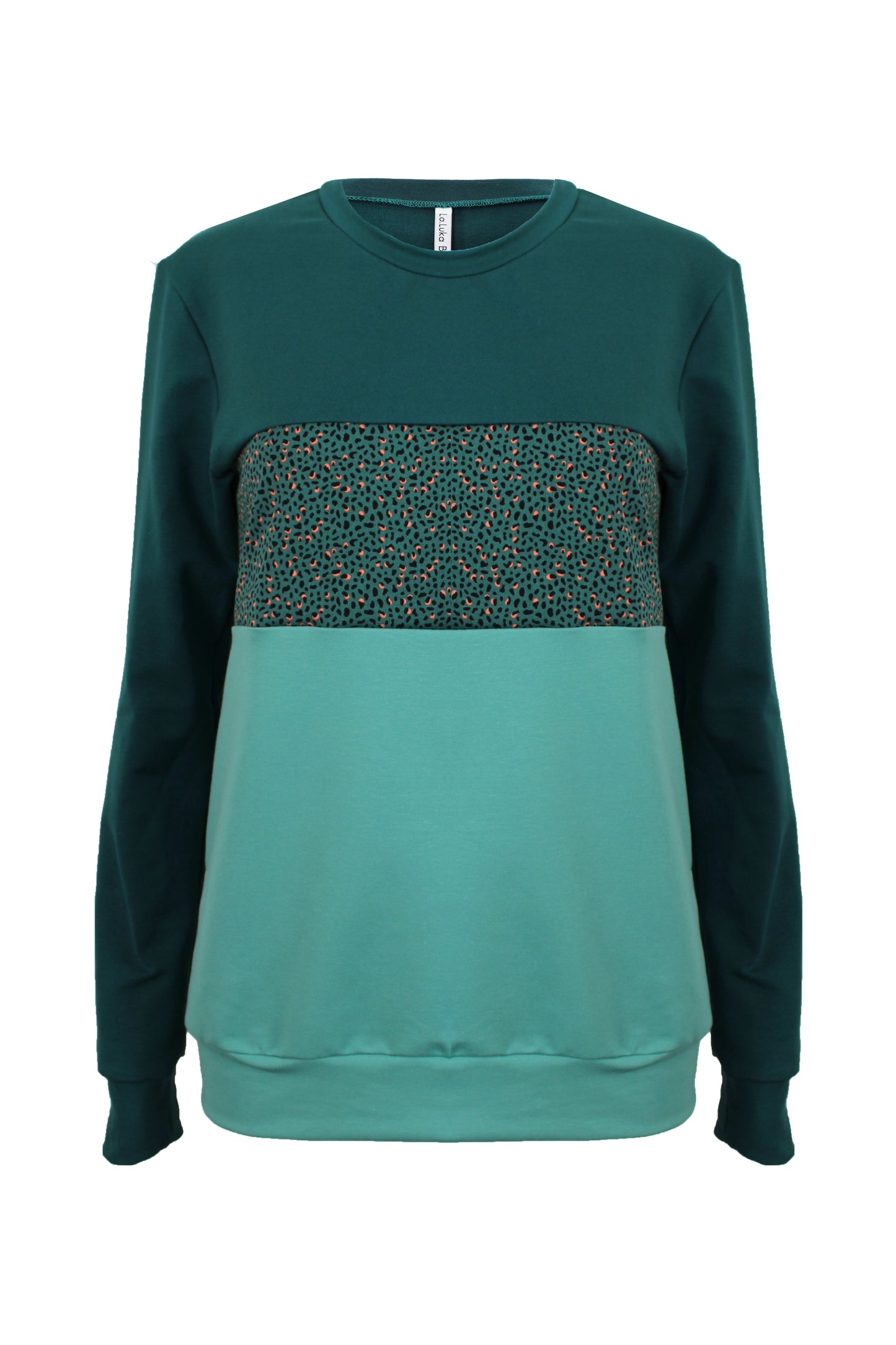 Pullover dunkelgrün und salbeigrün aus Baumwolle von LA.LUKA Berlin, in der Vorderansicht.