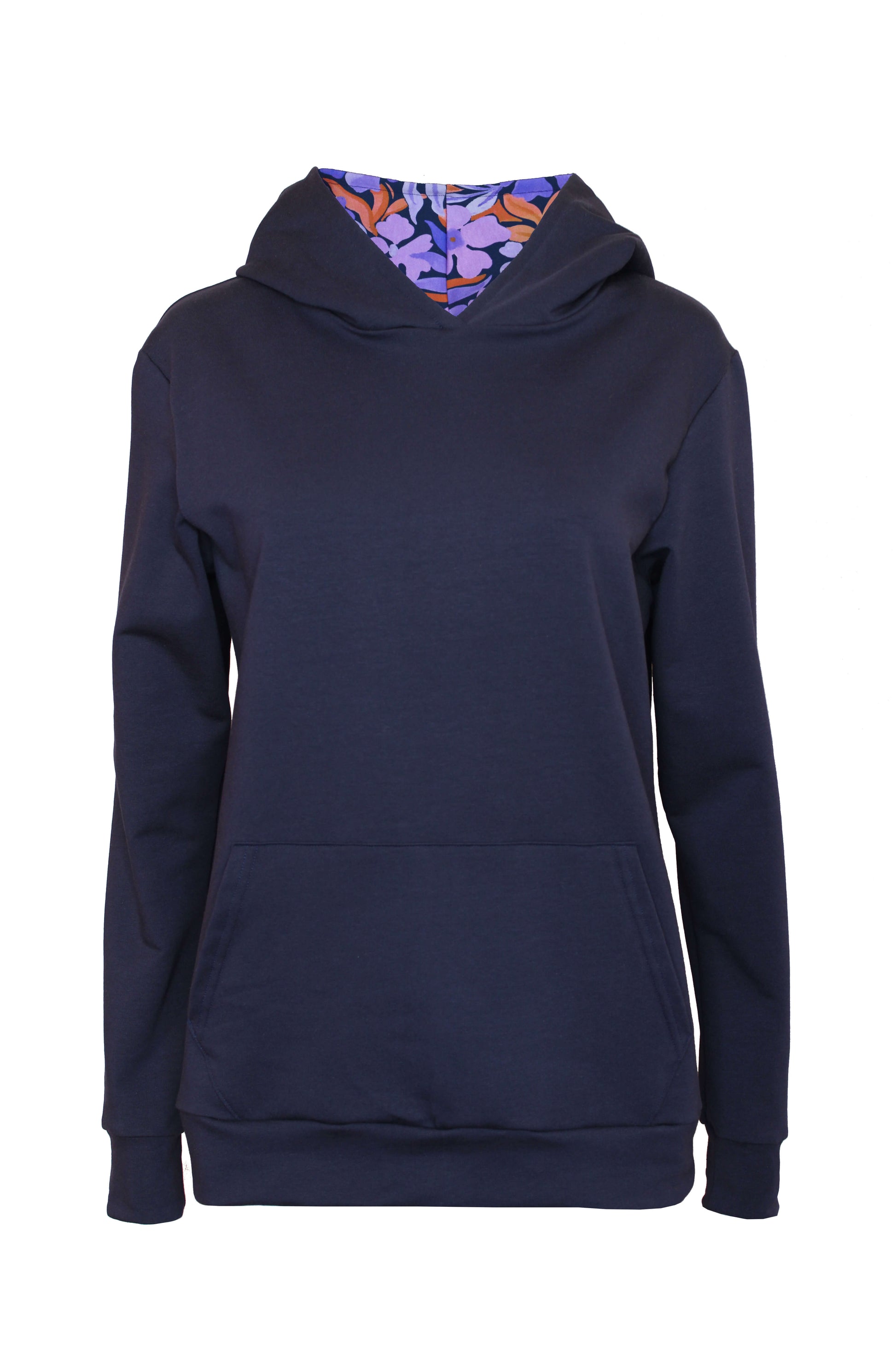 Dunkelblauer Hoodie mit lila geblümten Kapuze von LA.LUKA Berlin.