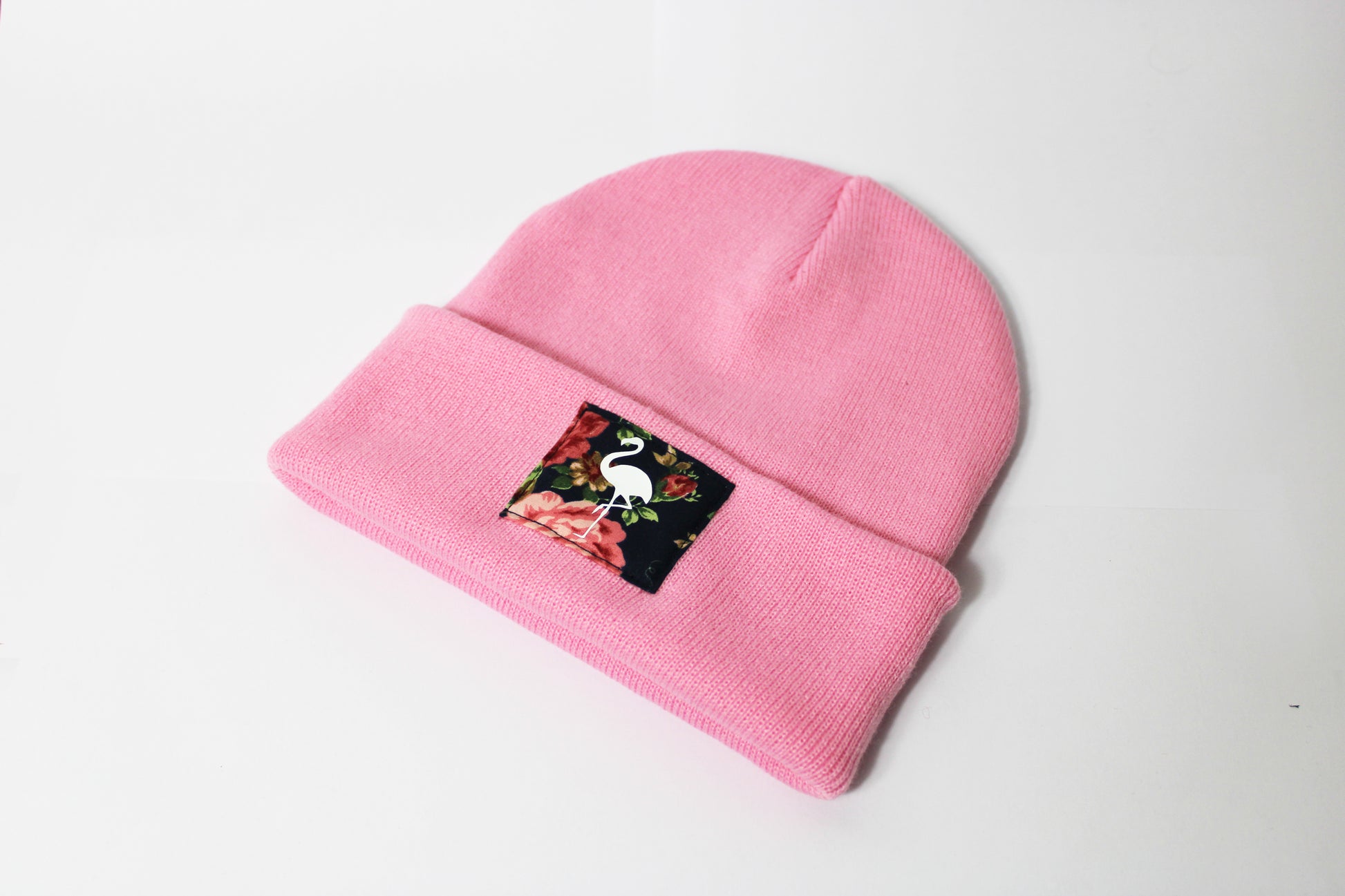 Rosa Beanie mit Flamingo-Motiv von LA.LUKA Berlin