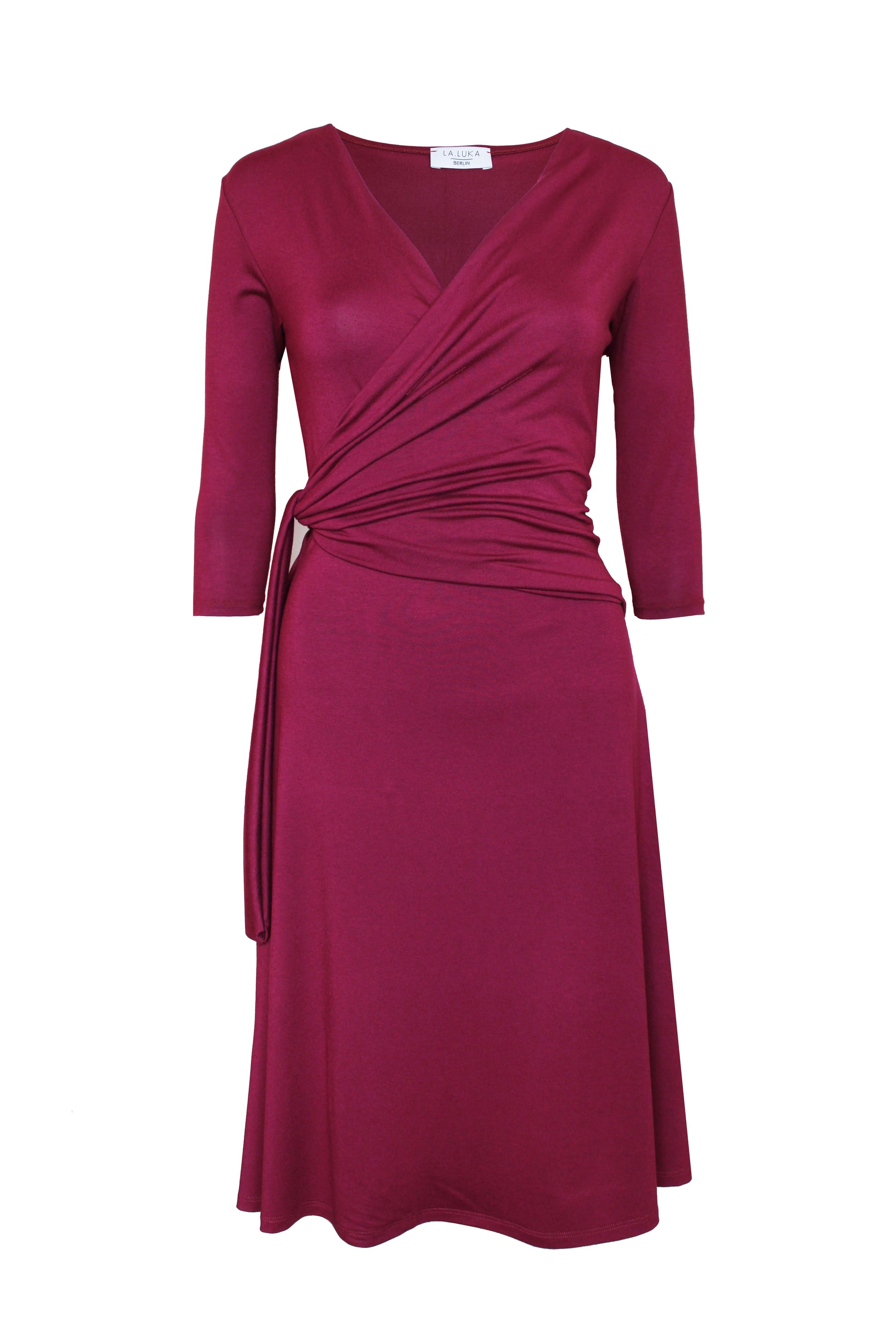 Wickelkleid in Bordeauxrot aus Jersey mit 3/4-Ärmeln, feminin geschnitten, Made in Berlin.