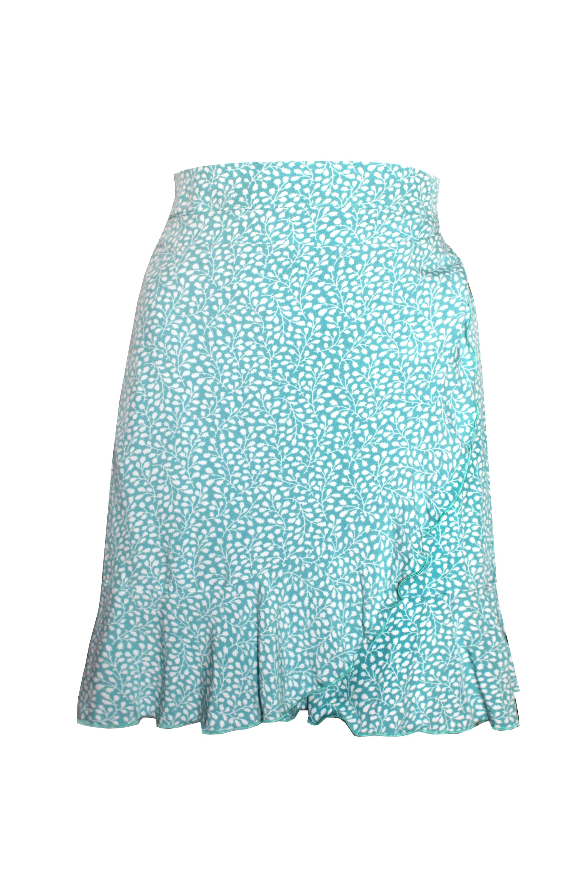 Sommerlicher, kurzer Wickelrock in zartem mint mit weißen Blümchen aus Viskosestoff von LA.LUKA Berlin.