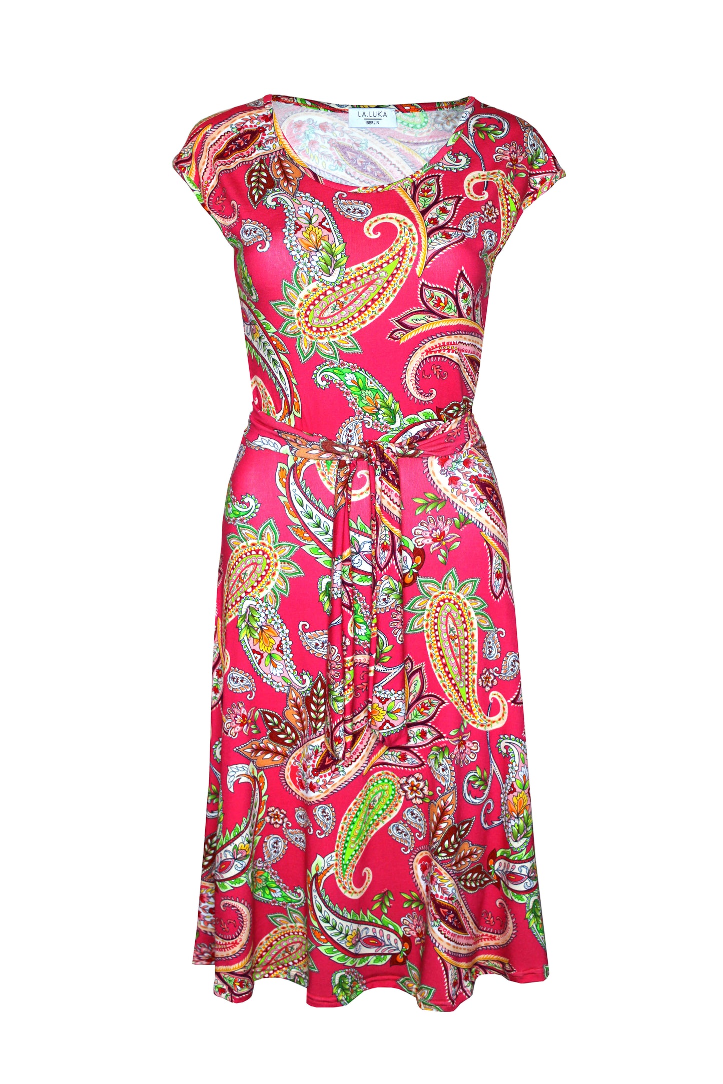 Knielanges Sommerkleid Damen in Pink mit Paisley-Print, Rundhals und kurzen Flügelärmeln, frontale Ansicht.